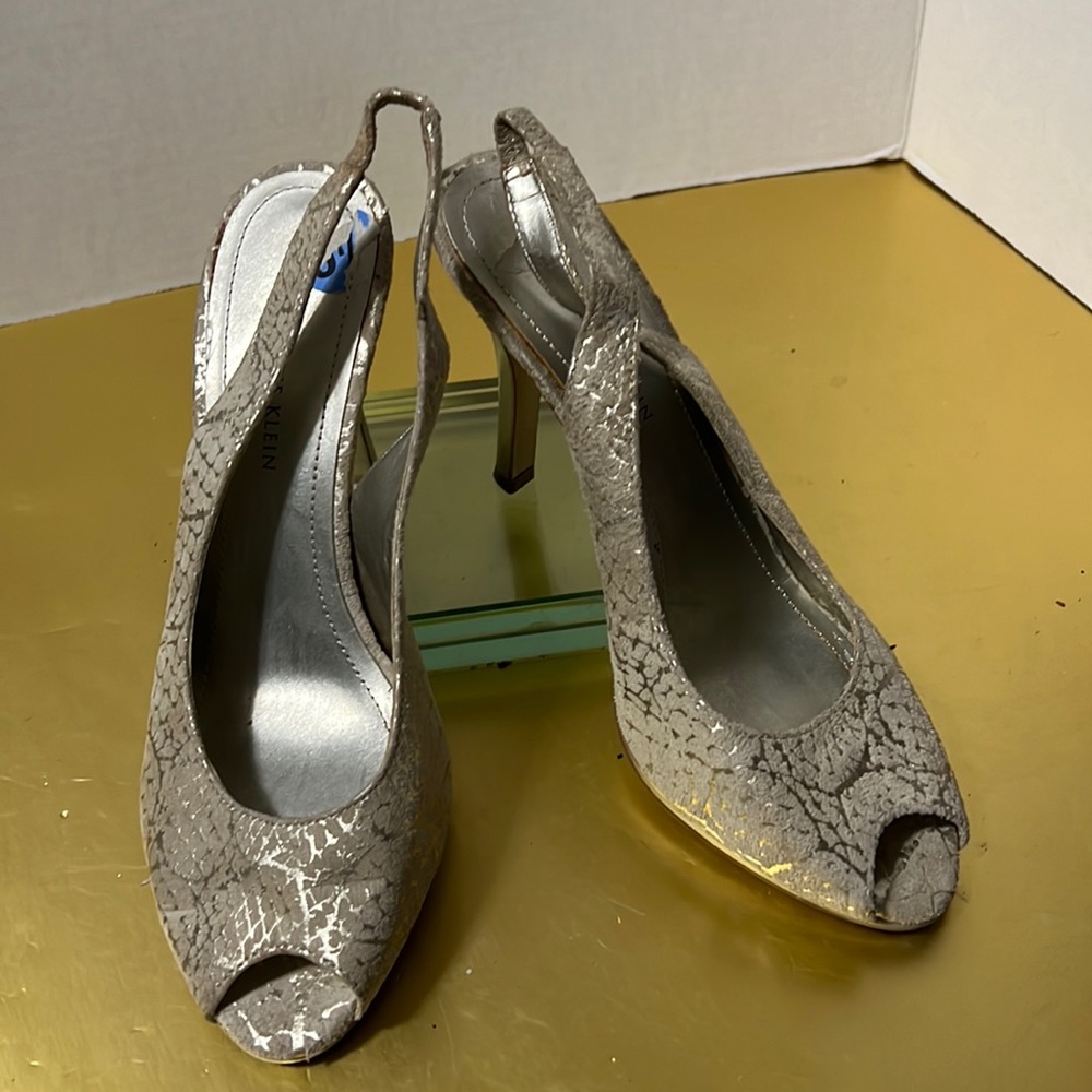 Cream and gold reptile print sling back peep toe heal by Anne Klein